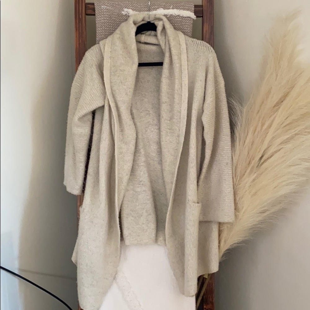 VINCE SWEATER. - Picture 1 of 7